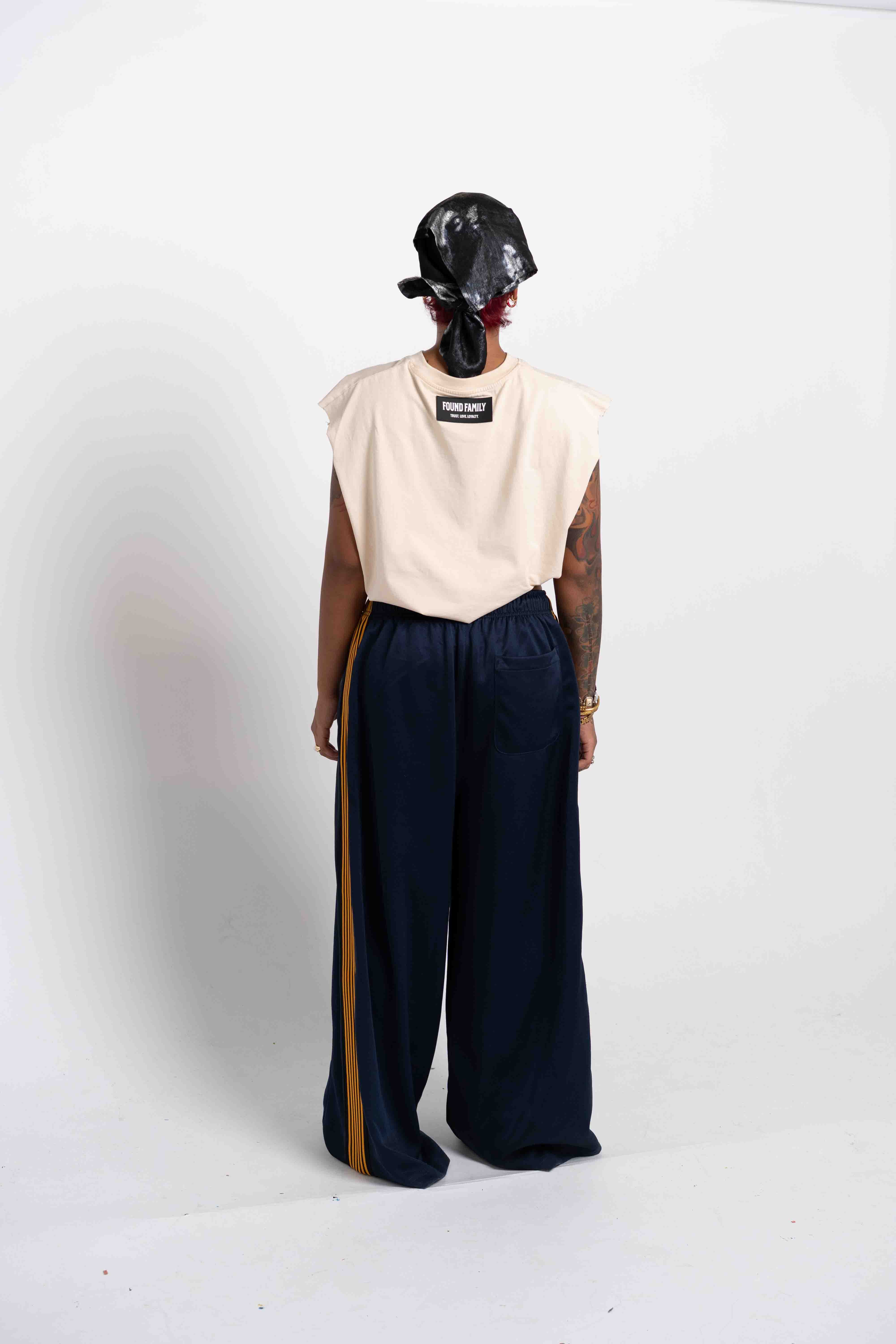 WWYP SLEEVLESS TEE (CREAM)